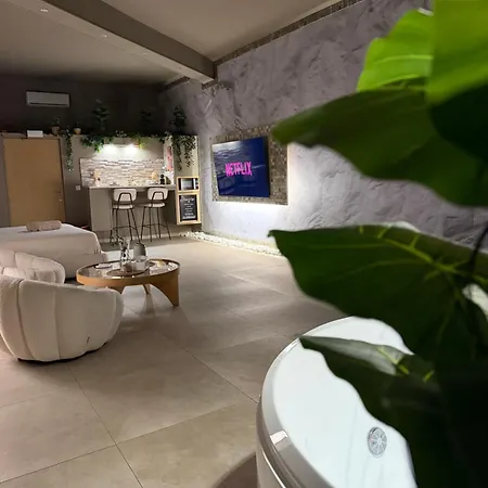 Apartment Breath47spa - Private White Jacuzzi & Sauna In *